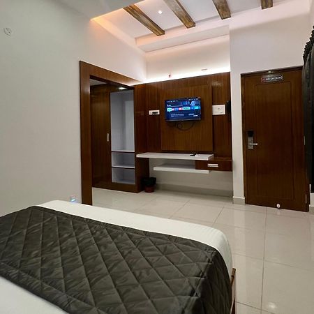 Le Hotel Host Tiruchirappalli Kültér fotó