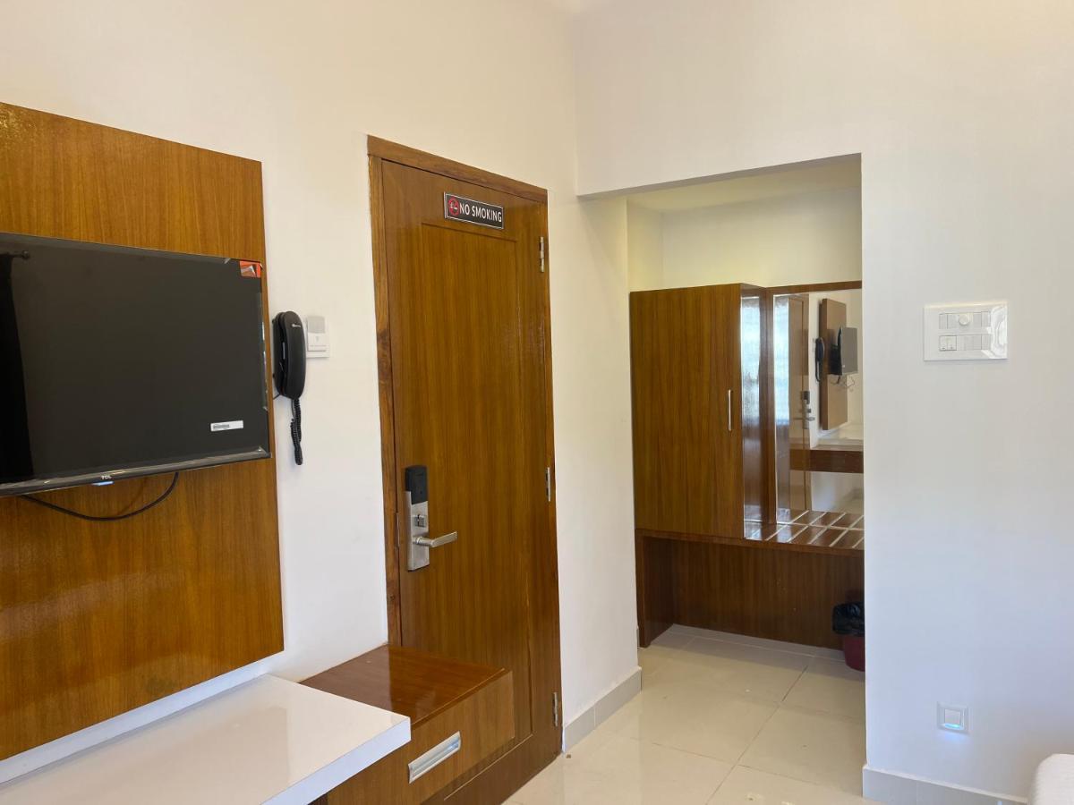 Le Hotel Host Tiruchirappalli Kültér fotó