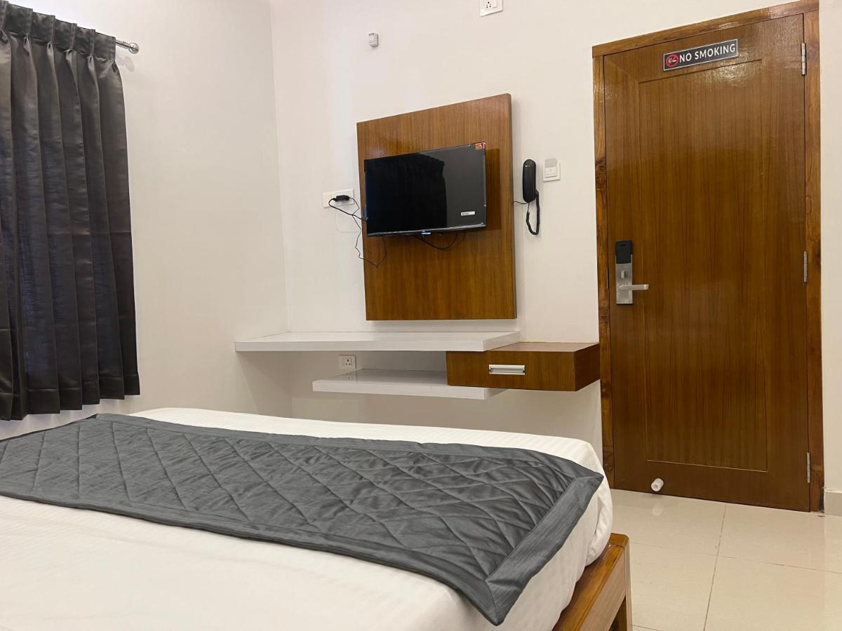 Le Hotel Host Tiruchirappalli Kültér fotó